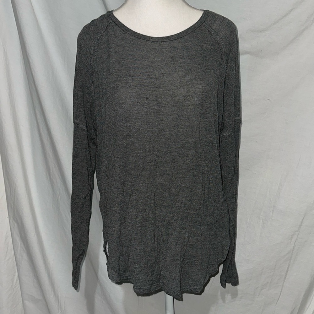 basic gray long sleeve Tresics top size small